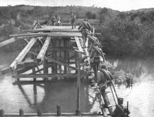 'La tragique retraite Serbe; Un pont sur la Koloubara qui a ete pris, repris, detruit..., 1915 (1924 Creator: Vladimir Betzitch.