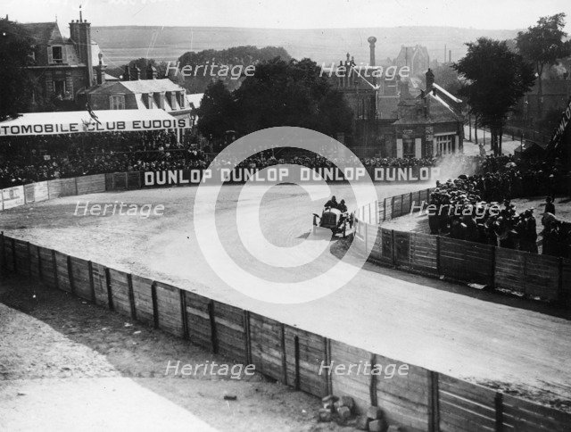 An Austin 100hp car taking a bend, French Grand Prix, Dieppe, 1908. Artist: Unknown