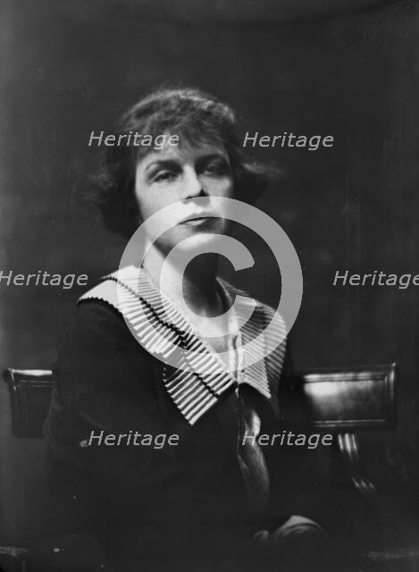 Mrs. T.A.D. Percival, (Von Schlegell), portrait photograph, 1919 Oct. 20. Creator: Arnold Genthe.