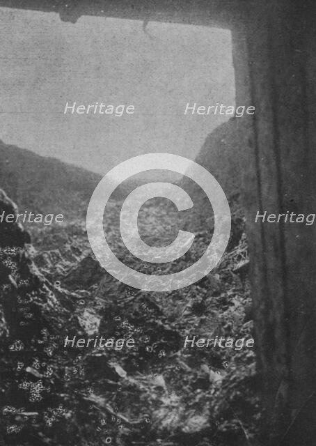 'Apres la reprise du Fort de Douaumont; fosse Nord-Ouest-Sud-Ouest vu du coffre Nord-Ouest', 1916. Creator: Unknown.