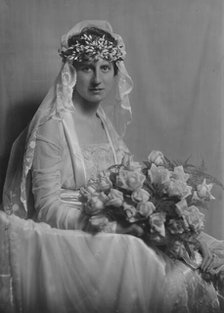 Miss Schaffer, (Mrs. Baumgarten), portrait photograph, 1919 Feb. 25. Creator: Arnold Genthe.