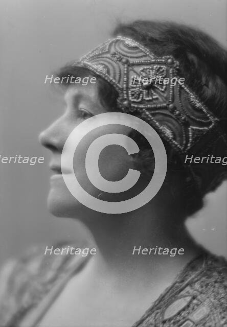 Ford, Harriet, Miss, portrait photograph, 1914 June 29. Creator: Arnold Genthe.