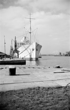 P&O passenger liner, Tilbury Docks, Essex, c1945-c1965. Artist: SW Rawlings