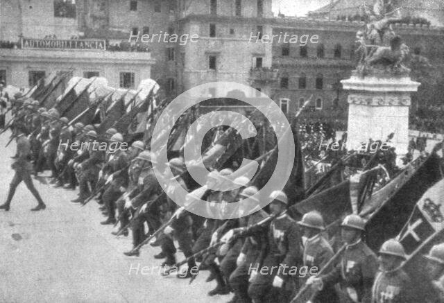 'Les "journees de la victoire" a Rome; le 3 novembre 1920, a Rome, au monument de..., 1920. Creator: D Anderson.