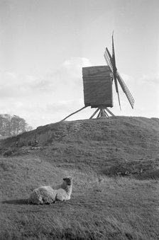 Brill Windmill, Buckinghamshire, 1934. Artist: HES Simmons.
