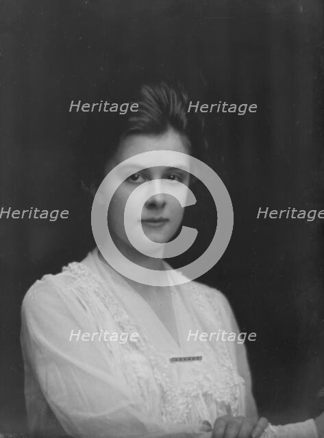 Rose, Miss, portrait photograph, 1917 Apr. 30. Creator: Arnold Genthe.