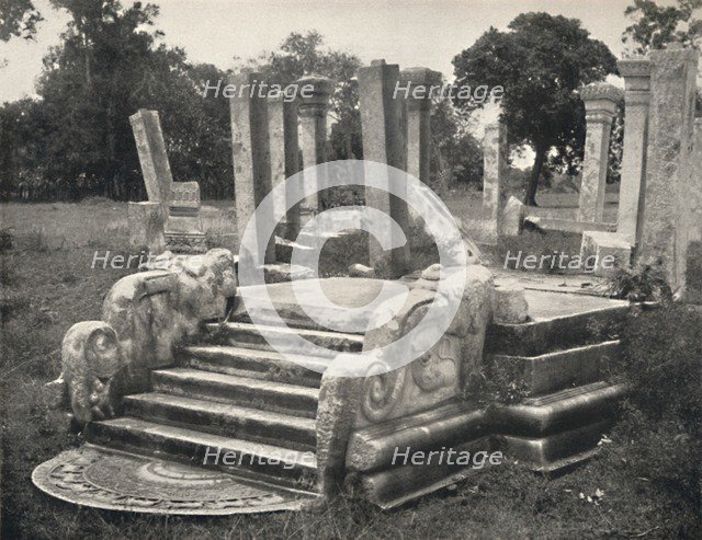 'Ruinen einer Pfeilerhalle, davor Treppe mit Mondstein (s. Tafel 79), Anuradhapura', 1926. Artist: Unknown.