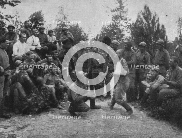 'Les debuts des troupes Russes sur le front Francais de Champagne; Un blesse leger, 1916. Creator: Unknown.