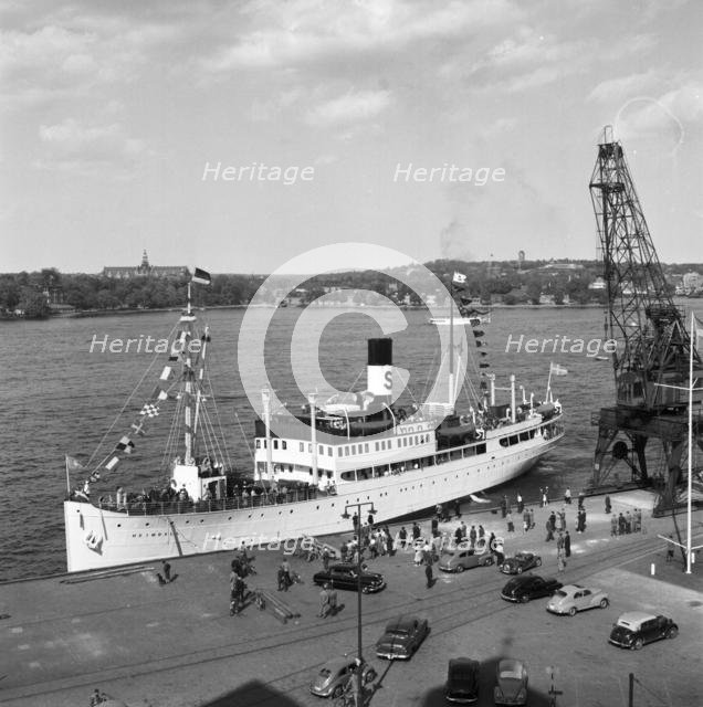 Sveabolaget's Heimdal at Skeppsbron, Stockholm, Sweden, 1954.
 Creator: Unknown.