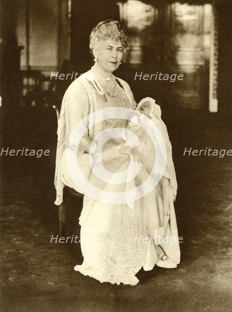 Queen Mary with Princess Elizabeth, 1926, (1935).  Creator: Unknown.
