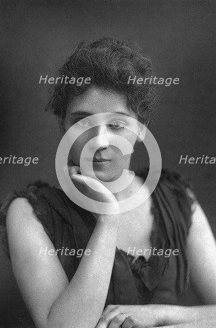 Elizabeth Robins (1862-1952), American actress, playwright, novelist, and suffragette, 1893.Artist: W&D Downey