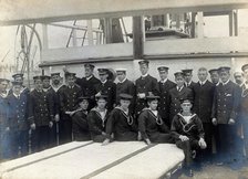 Sir Ernest Shackleton's officers and crew on the deck of the Nimrod: expedition to..., 1907. Creator: Unknown.
