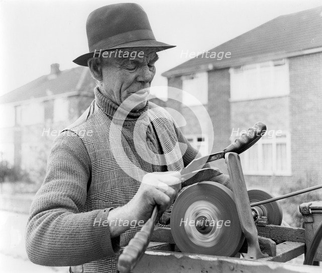Gypsy knife-grinder, Horley, Surrey, 1964.