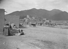 [Taos Pueblo, New Mexico], between 1899 and 1928. Creator: Arnold Genthe.