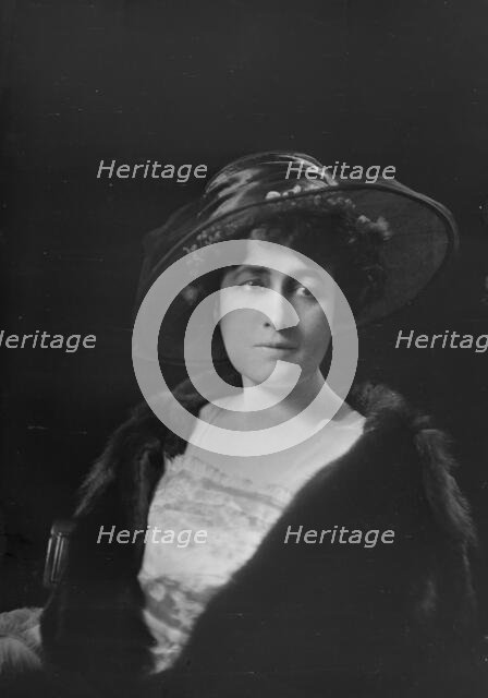 Miss Angela Morgan, portrait photograph, 1919 Feb. 25. Creator: Arnold Genthe.