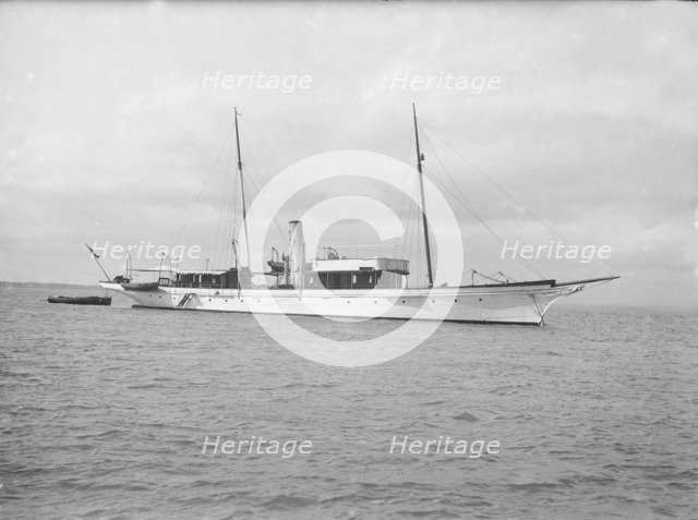 Steam yacht 'Cressida' at anchor, 1914. Creator: Kirk & Sons of Cowes.