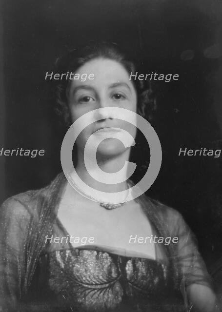 Hamilton, Gertrude, Miss, portrait photograph, 1917 Apr. 30. Creator: Arnold Genthe.