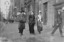 Sunday, 5th Ave., between c1910 and c1915. Creator: Bain News Service.