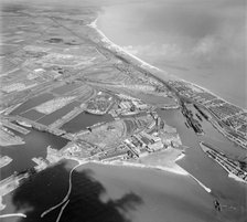 Old Harbour and the docks, Hartlepool, County Durham, 1947 Artist: Aerofilms.