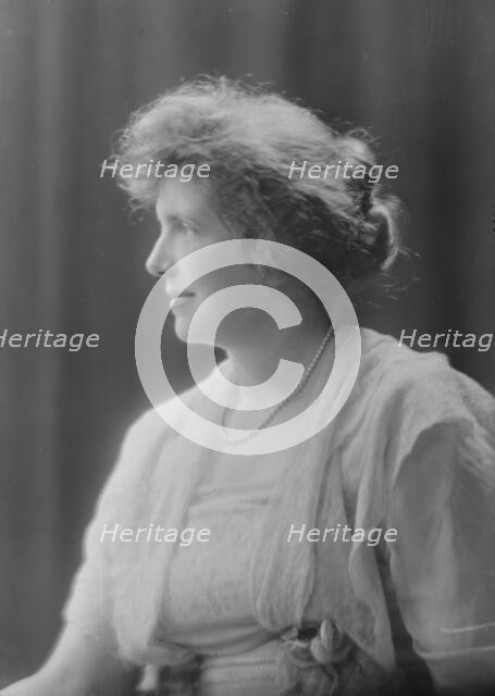 Mrs. E.C. Brown, portrait photograph, 1918 July 2. Creator: Arnold Genthe.