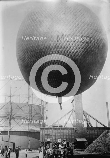 Assman's Balloon, between c1910 and c1915. Creator: Bain News Service.