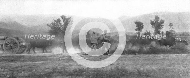 'Autour de la bataille ; Un gros canon francais tire par un attelage de dix buffles', 1916. Creator: Unknown.
