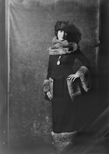 Mrs. Tartone, (formerly Miss Windsor), portrait photograph, 1919 Oct. 7. Creator: Arnold Genthe.