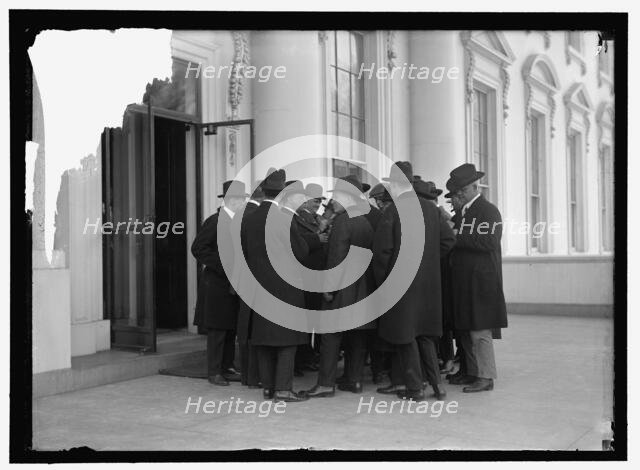 Group at White House, Washington, D.C., between 1916 and 1918. Creator: Harris & Ewing.