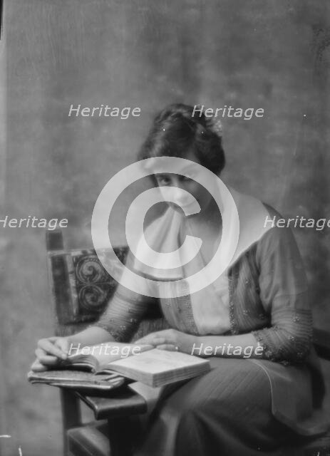 Content, M., Miss, portrait photograph, 1914 Feb. 23. Creator: Arnold Genthe.