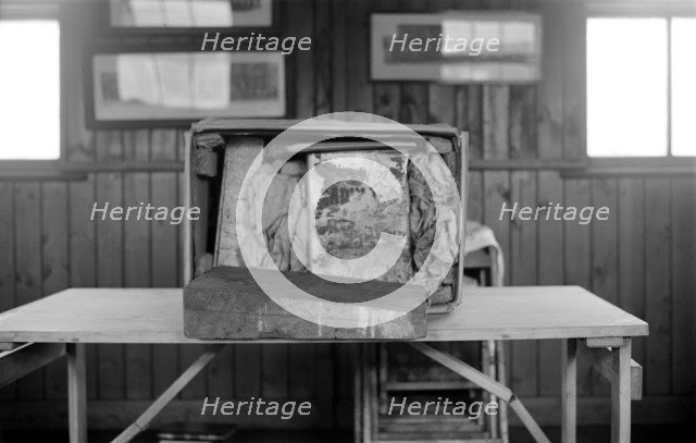 Smuggling at London Docks, c1945-c1965. Artist: SW Rawlings