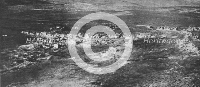 'Fleury-devant-Douamont: La reprise du village; Le village de Fleury-devant-Douaumont en..., 1916. Creator: Unknown.