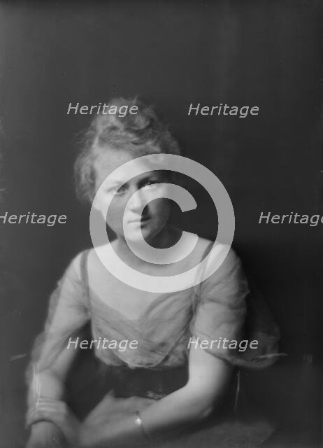 Miss Vera Parker, portrait photograph, 1918 Oct. 10. Creator: Arnold Genthe.