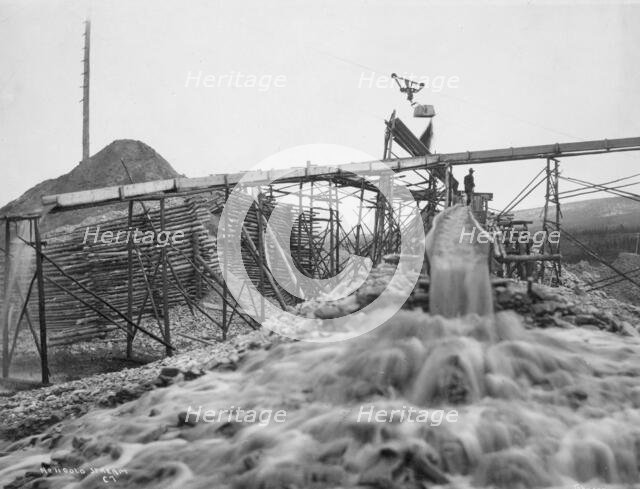 Washing gold, 1916. Creator: Unknown.