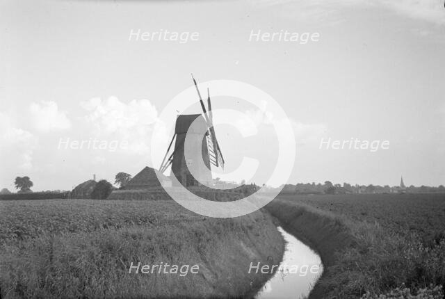 View from the north looking towards Sneath's Mill, Lutton Gowts, Lutton, Lincolnshire, 1936.  Creator: HES Simmons.