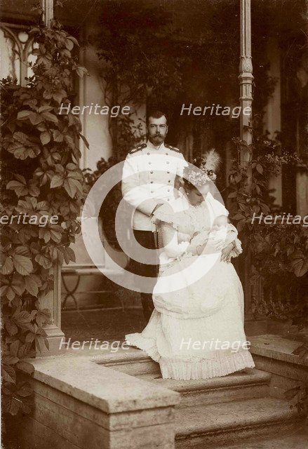 Tsar Nicholas II and Empress Alexandra Fyodorovna with their second daughter, Grand Duchess Tatyana,