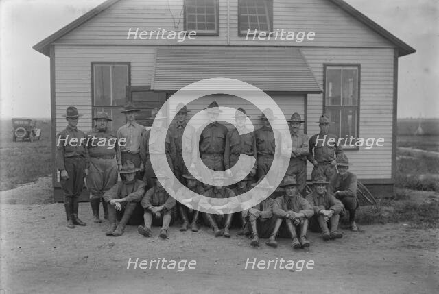 Aviators, Mineola, between 1917 and 1918. Creator: Bain News Service.