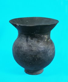 Urn without decoration, from the necropolis of La Pedrera in Vallfogona de Balaguer, Térmens (Lle…
