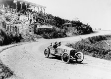 T Pilette in a Mercedes 4.5 litre at the French Grand Prix, Lyons, 1914. Artist: Unknown