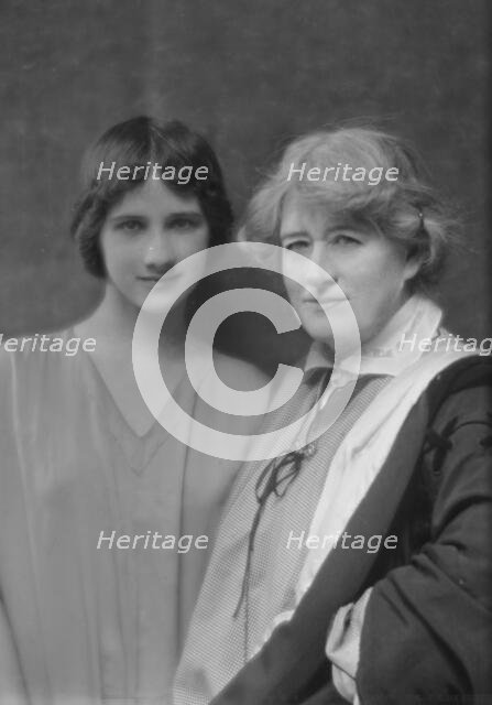 Terry, Ellen, Miss, and Anna Duncan, portrait photograph, 1915. Creator: Arnold Genthe.