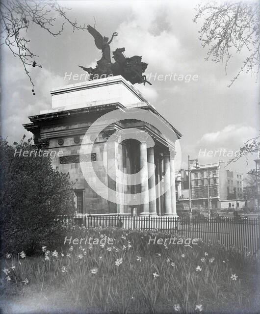 Wellington Arch, Hyde Park Corner. London, c1955. Creator: Arthur Charles Kirby Ware.