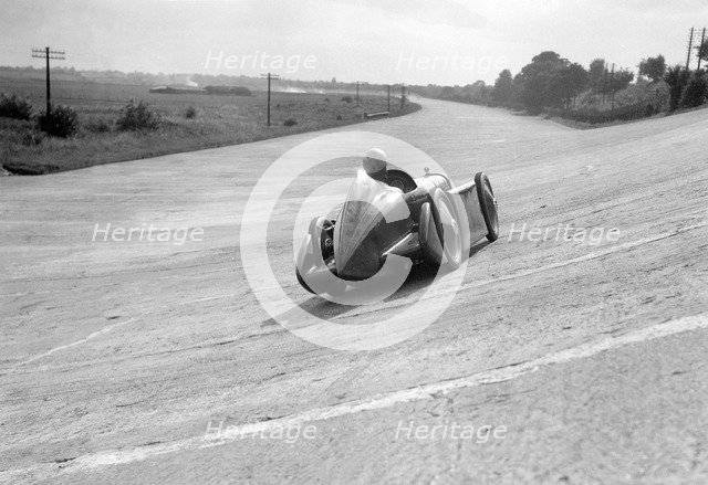 Leon Cushman's Austin 7 racer making a speed record attempt, Brooklands, 8 August 1931. Artist: Bill Brunell.