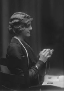 Graves, L.W., Mrs., portrait photograph, 1913. Creator: Arnold Genthe.