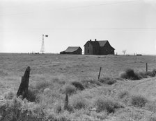 Abandoned farmhouse in the Columbia Basin, one mile east of Quincy, Grant County, Washington, 1939. Creator: Dorothea Lange.