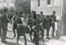 'Sarajevo, La drame accompli, la force publique et la foule se ruent ensemble sur l'assassin', 1914. Creator: Walter Tausch.