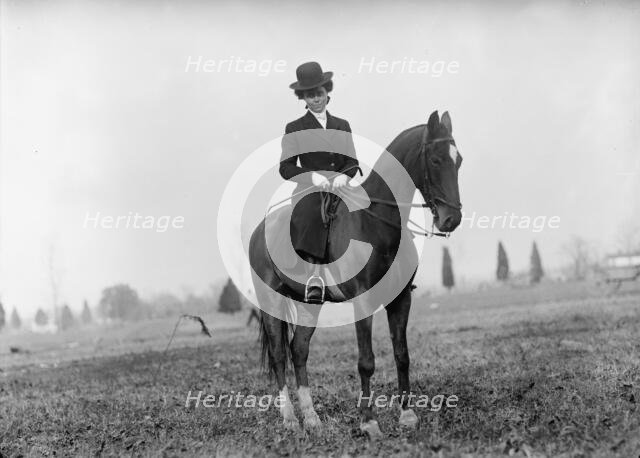 Edgewood Hunt. Ethel Mcmurray, 1912. Creator: Harris & Ewing.