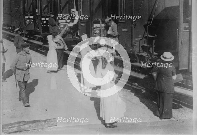 Wounded arriving in Allenstein, Prussia, 1 Dec 1914. Creator: Bain News Service.
