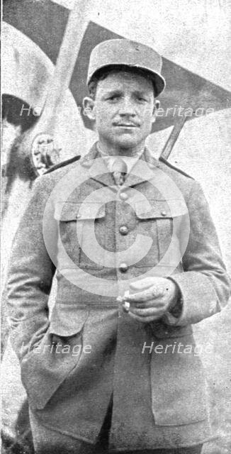 ''Combat Aerien; Deux "poilus" de l'air; Raoul Lufbery, pilote dans l'aviation francaise', 1918. Creator: Unknown.