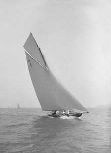 The 8 Metre class 'Endrick', 1911. Creator: Kirk & Sons of Cowes.