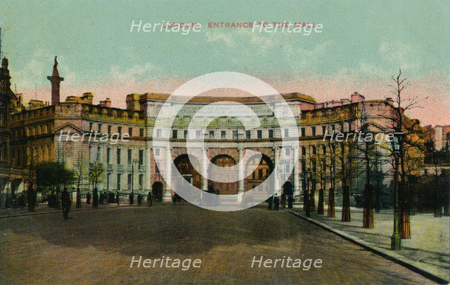 'London, Entrance to the Mall', c1913. Artist: Unknown.