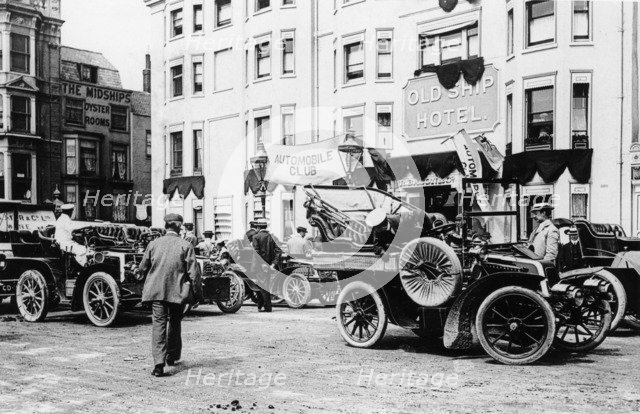 A 1903 Renault 10hp outside the Old Ship Hotel, Brighton, East Sussex, c1903. Artist: Unknown